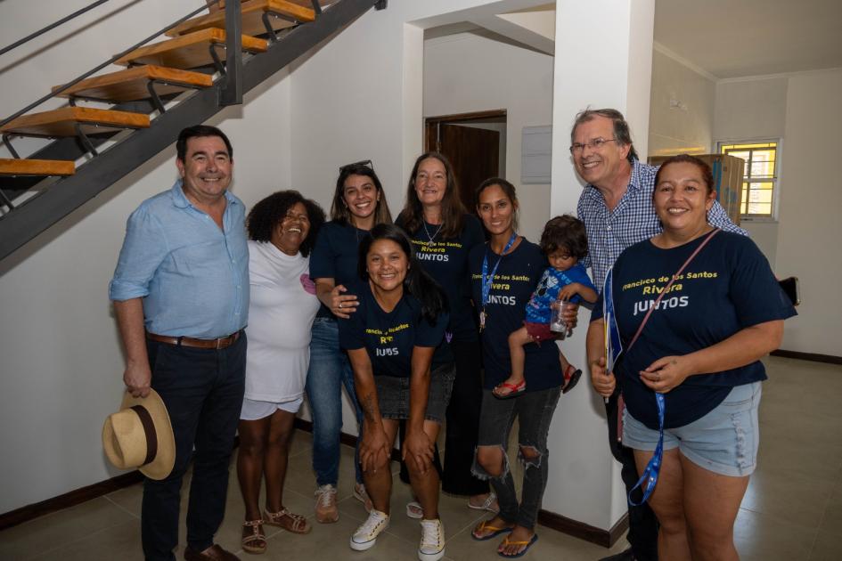 El programa Juntos del MVOT celebró la entrega de la vivienda n.° 1000 de este período de gobierno El programa Juntos del MVOT celebró la entrega de la vivienda n.° 1000 de este período de gobierno