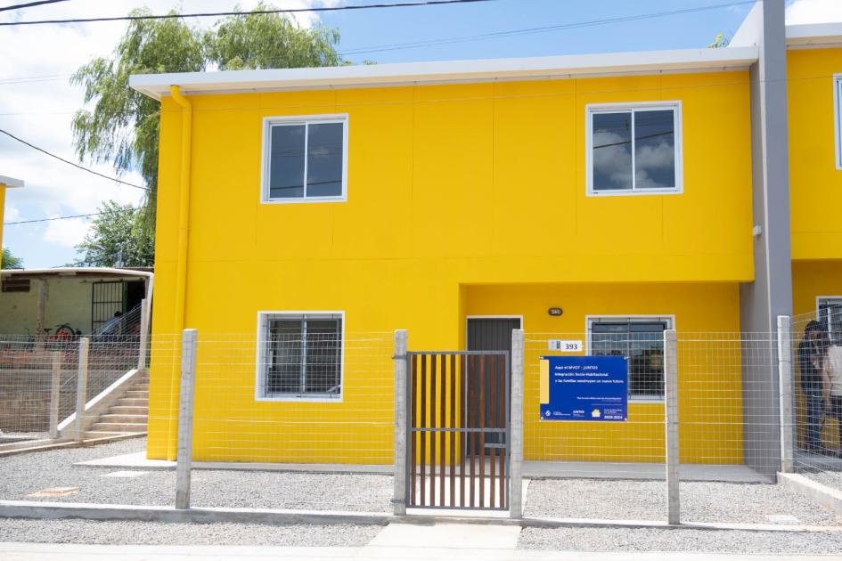 El programa Juntos del MVOT celebró la entrega de la vivienda n.° 1000 de este período de gobierno El programa Juntos del MVOT celebró la entrega de la vivienda n.° 1000 de este período de gobierno