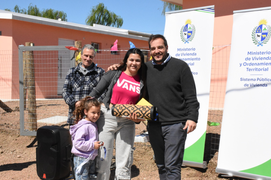 MVOT inauguró 8 viviendas en el barrio Maracaná Sur de Montevideo