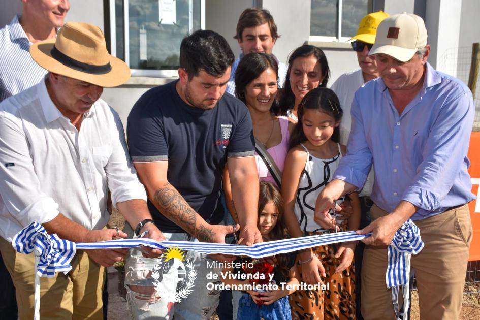 Plan Avanzar entregó 31 viviendas para familias de Florida Plan Avanzar entregó 31 viviendas para familias de Florida