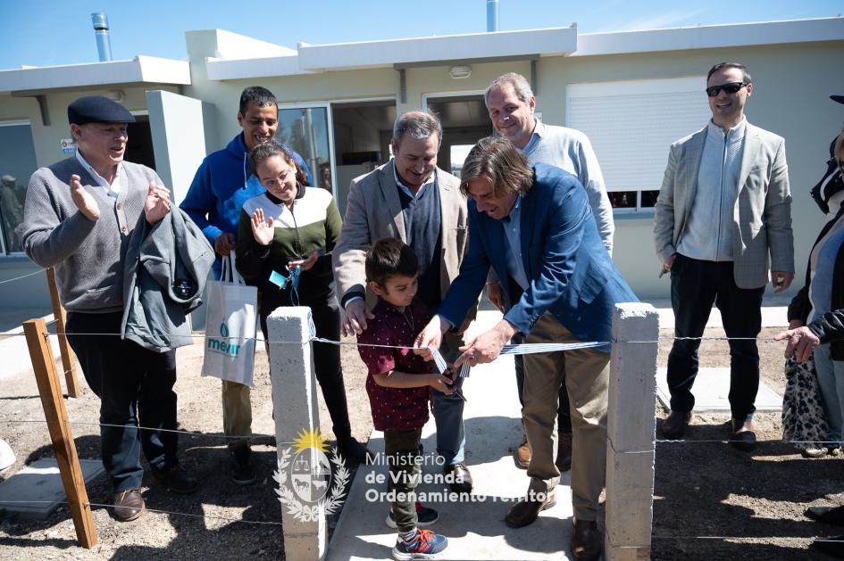 Entrega de vivienda en Cardal