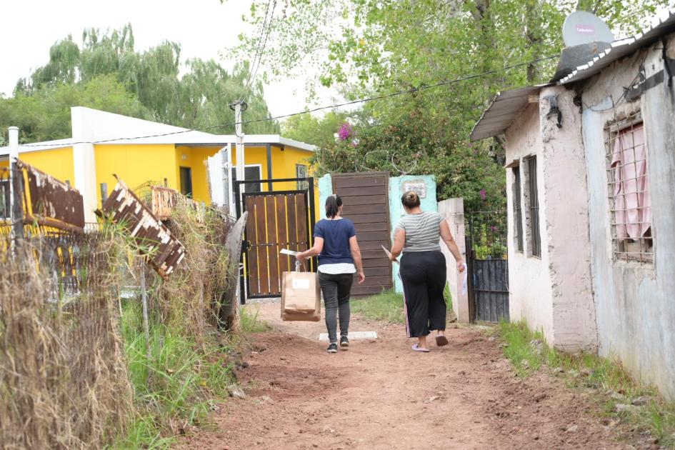 Familias de Casavalle celebraron junto a la ministra cairo al recibir la llave de su nuevo hogar Familias de Casavalle celebraron junto a la ministra cairo al recibir la llave de su nuevo hogar