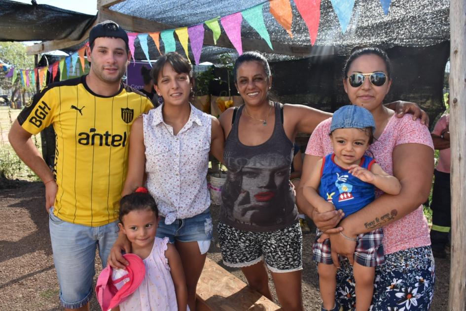 Familias participantes del barrio Obelisco en Las Piedras Familias participantes del barrio Obelisco en Las Piedras