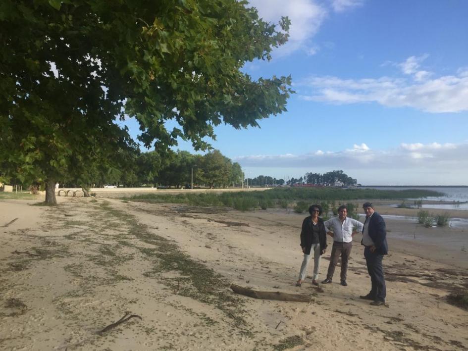 Juan Lacaze Miembros de los equipos del Mvotma, el Municipio y la Intendencia de Colonia recorren zona de playa en Juan Lacaze