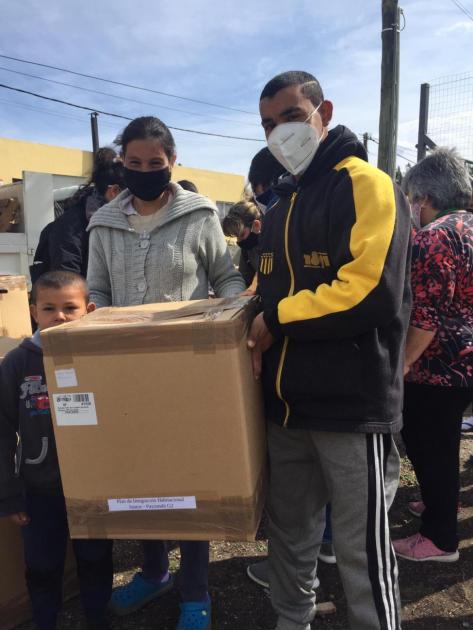 Familias participantes del Juntos en Paysandú reciben computadoras en el marco del acuerdo con el programa Antel Integra