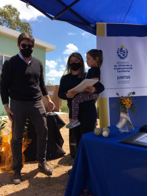 Entrega de viviendas en la ciudad de Treinta y Tres