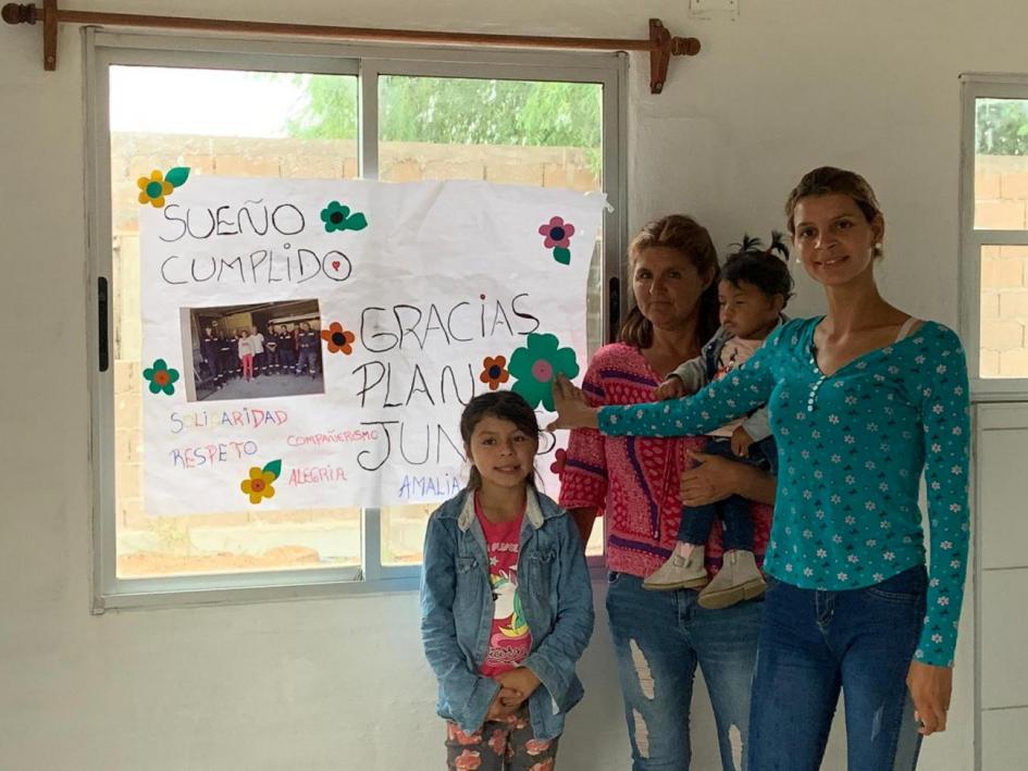 Familia participante de Salto recibe las llaves de su nueva vivienda