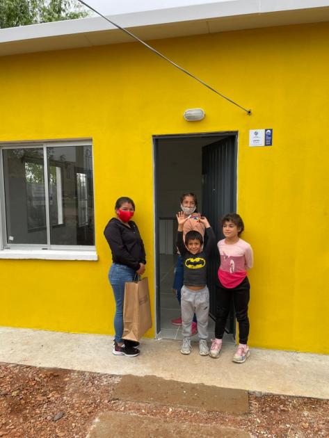 Familia participante de Salto en su nuevo hogar