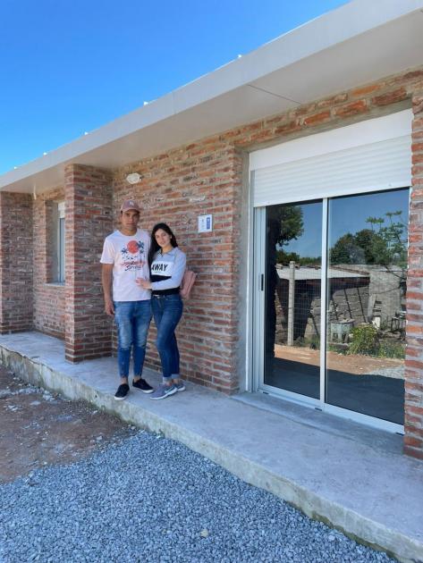 Entrega de vivienda en la ciudad de Fray Bentos