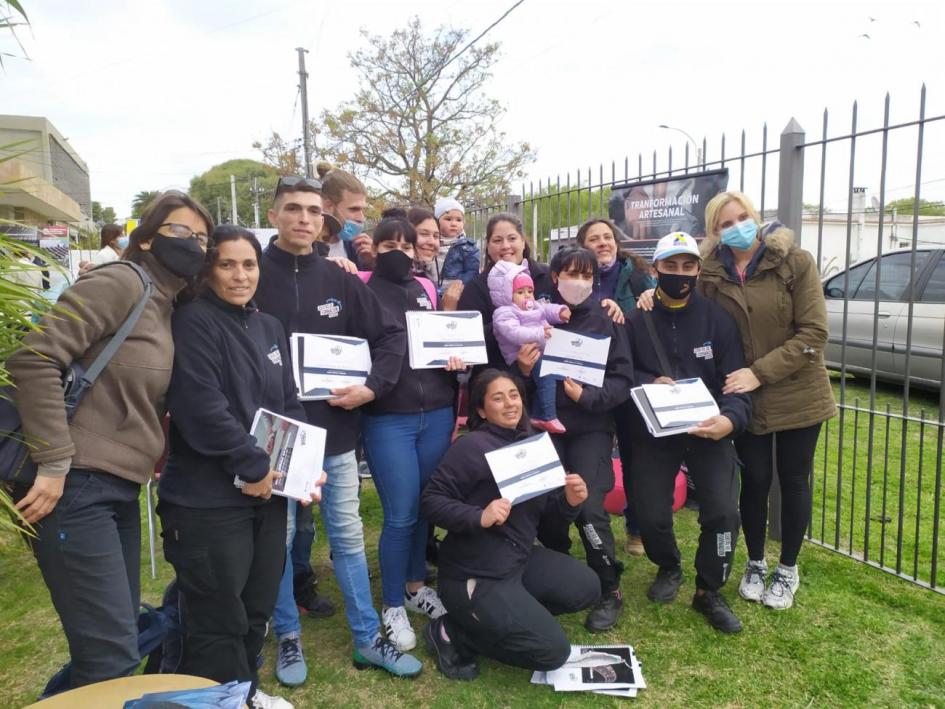 Estudiantes del curso de Medio oficial en gomería