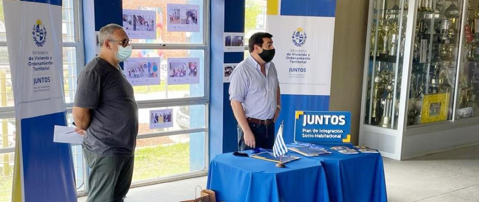 Coord. gral. de Juntos Rody Macías en la ceremonia de entrega de viviendas en Melo