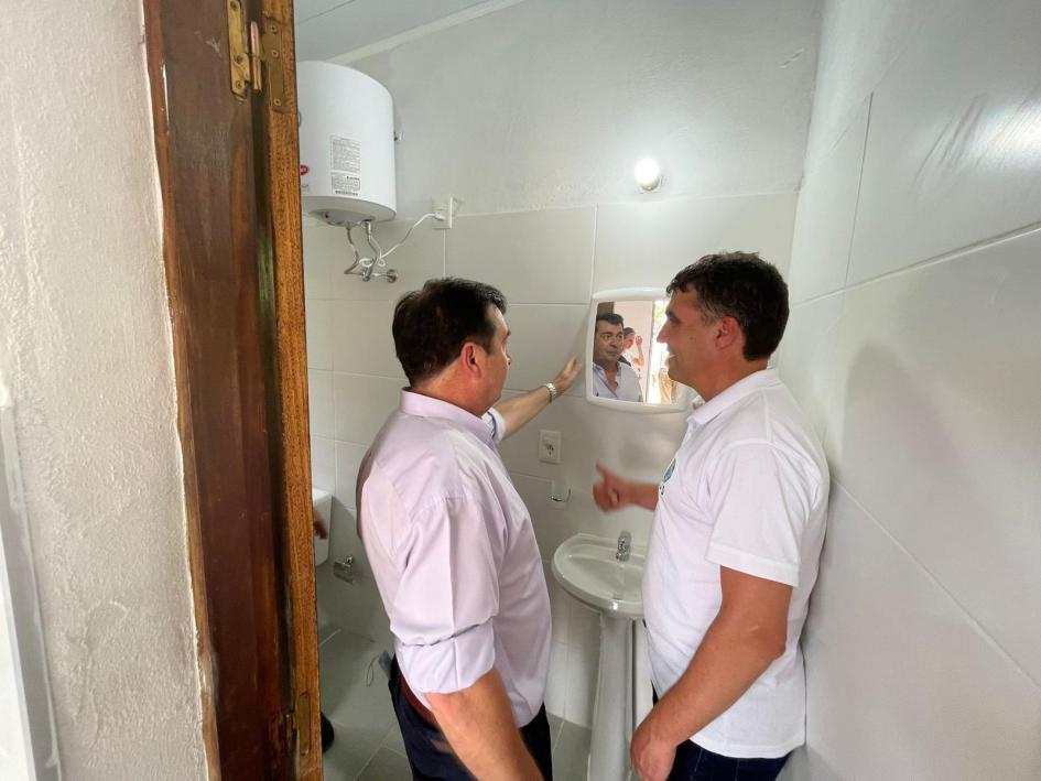 Coordinador del Juntos Rody Macías e Intendente de Salto Andrés Lima recorren las nuevas viviendas Coordinador del Juntos Rody Macías e Intendente de Salto Andrés Lima recorren las nuevas viviendas