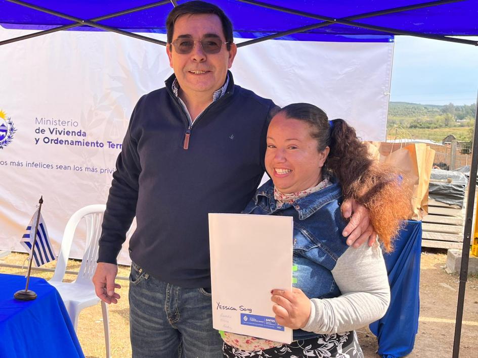 Participante junto la coordinador general Rody Macías