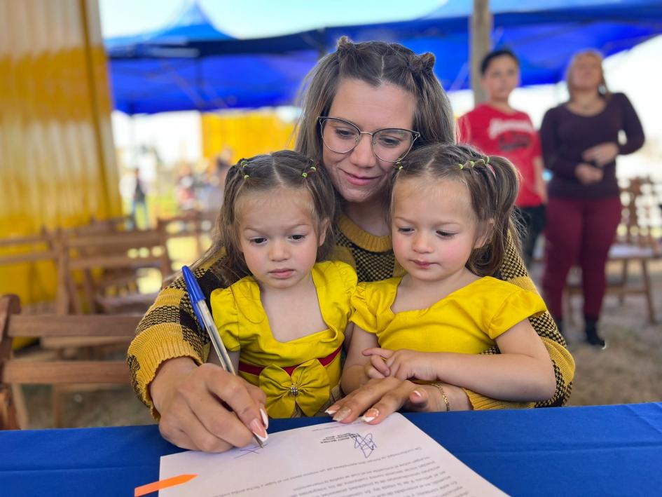 Participante de Fray Bentos junto a sus hijas