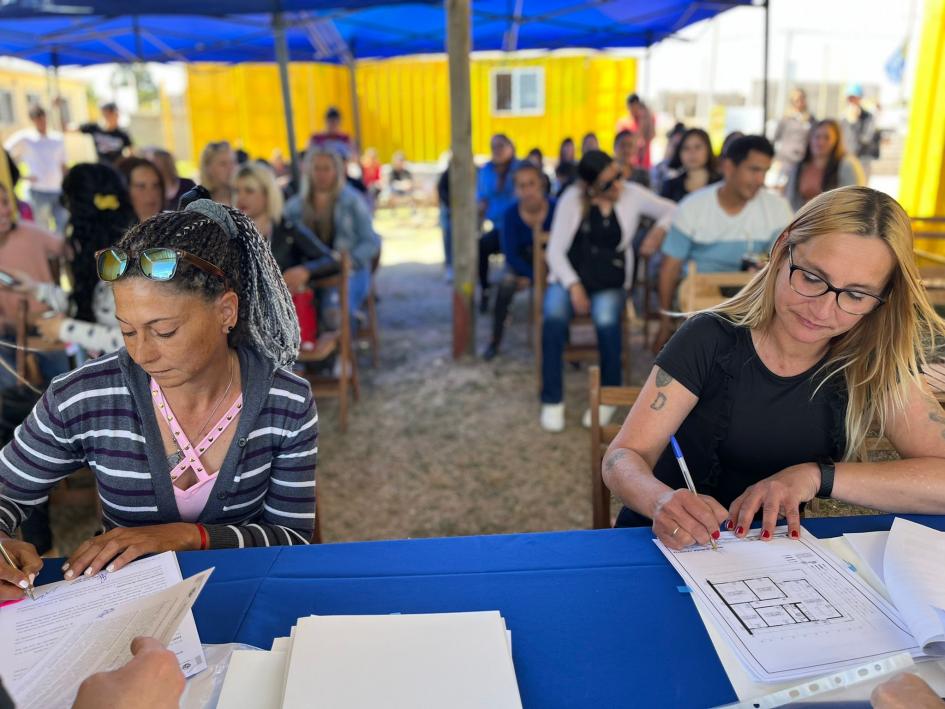 Ceremonia de firma de acuerdos particulares en Fray Bentos