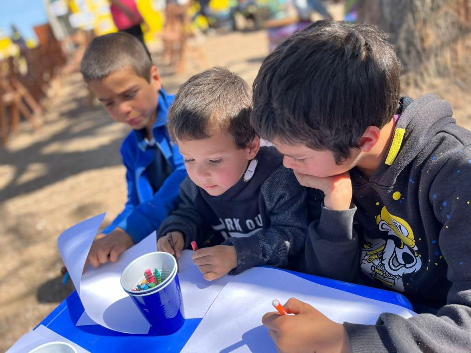 Niños en el espacio de juegos de Lacio Niños en el espacio de juegos de Lacio
