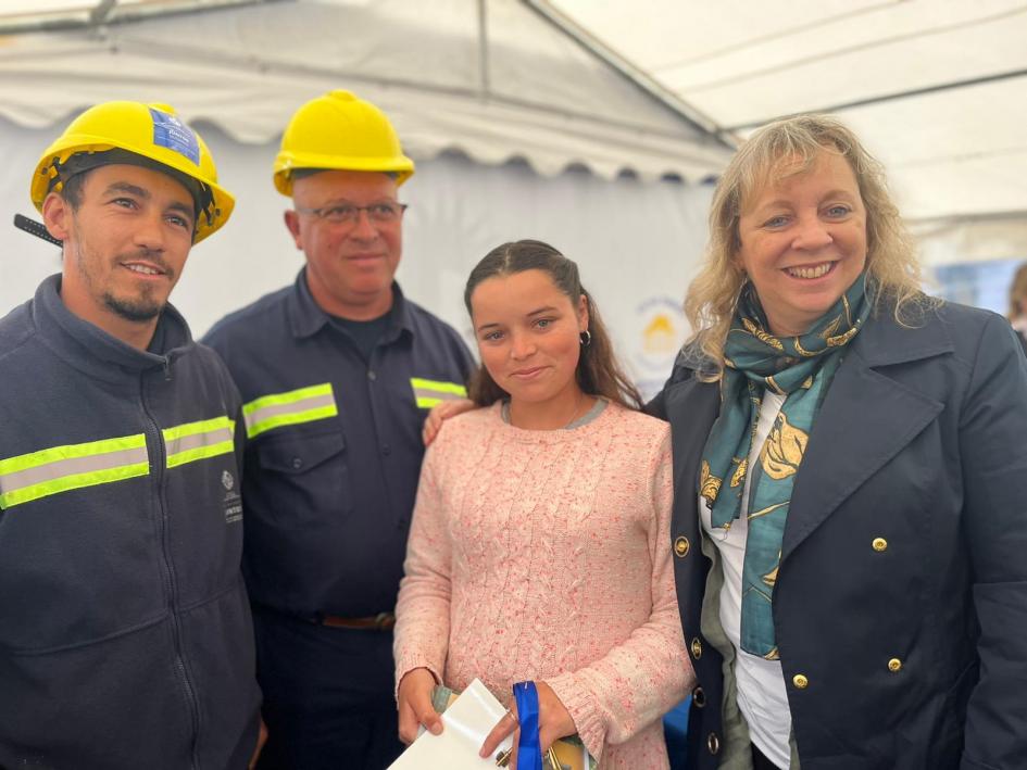 Participante de Juntos recibe la llave de su vivienda Participante de Juntos recibe la llave de su vivienda