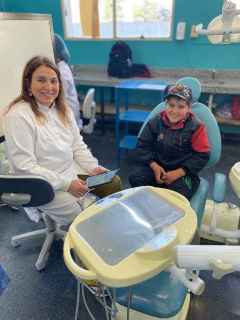 Niño en el consultorio de la Facultad de Odontología Niño en el consultorio de la Facultad de Odontología