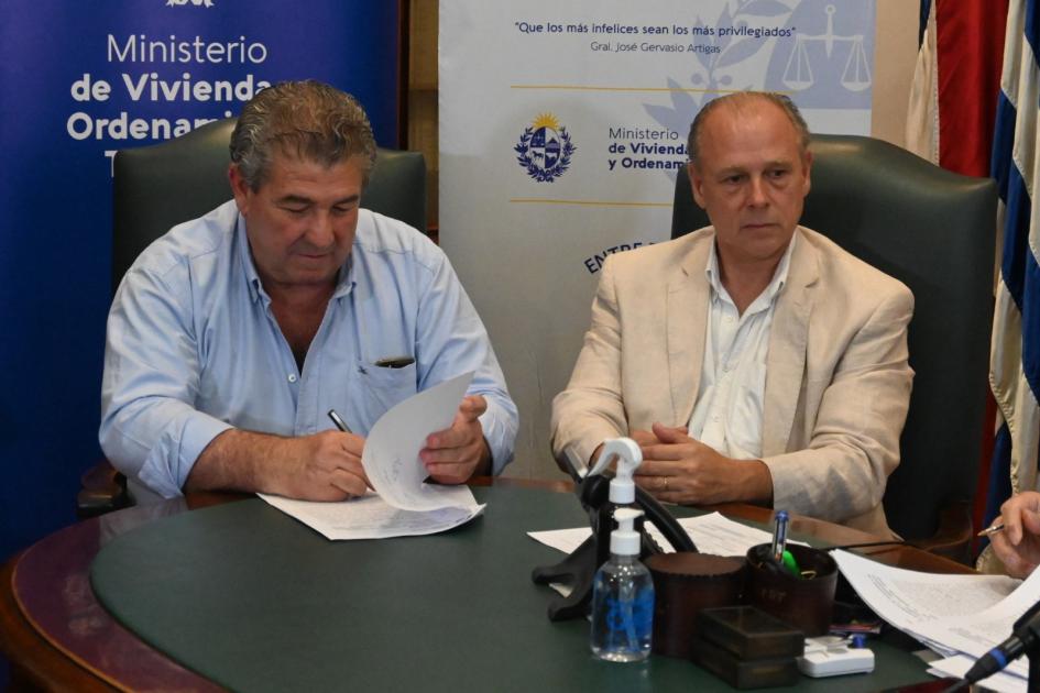 Firma de convenios en Tacuarembó