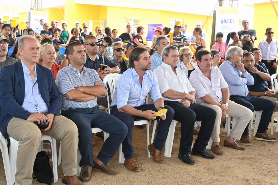 Ceremonia de entrega de viviendas en Río Branco