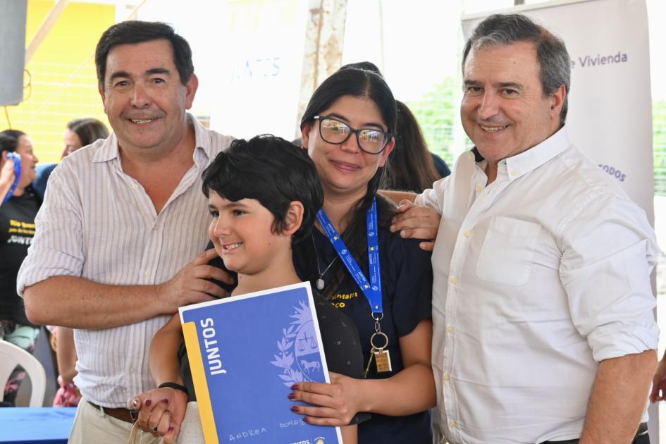 Ceremonia de entrega de viviendas en Río Branco