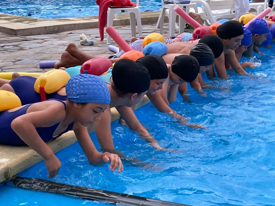 Clases de natación para participantes de Juntos Clases de natación para participantes de Juntos