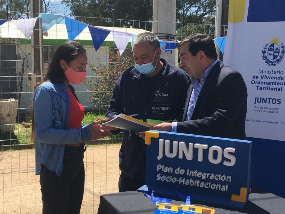 Participante del Juntos recibe las llaves de su nueva vivienda