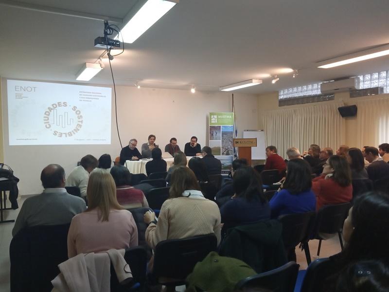 Encuentro Nacional de Ordenamiento Territorial, sala completa con autoridades y equipos técnicos de diversas instituciones de varios puntos del país