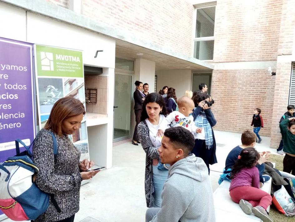 Familias ingresan a sus nuevas viviendas Vecinos