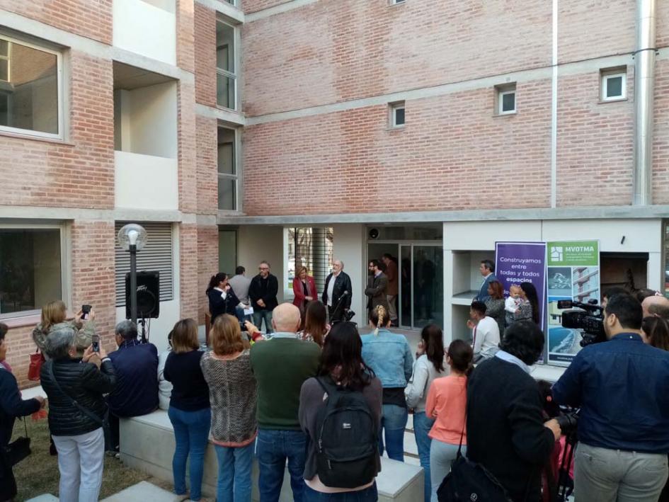 Familias ingresan a sus nuevas viviendas Vecinos