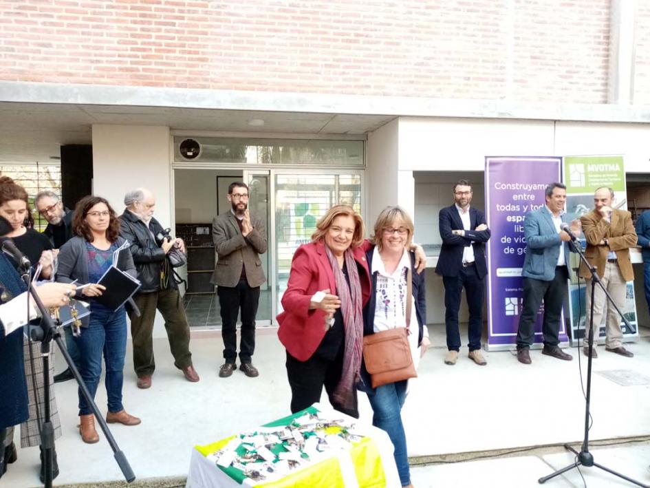Familias ingresan a sus nuevas viviendas Vecinos