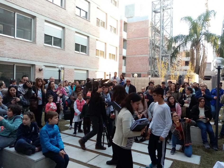 Familias ingresan a sus nuevas viviendas Vecinos