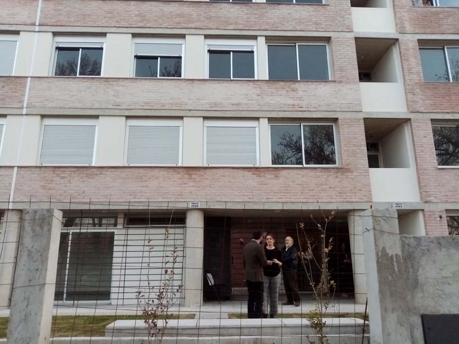 Familias ingresan a sus nuevas viviendas Edificio