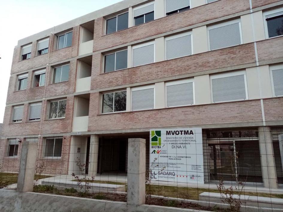 Familias ingresan a sus nuevas viviendas Edificio