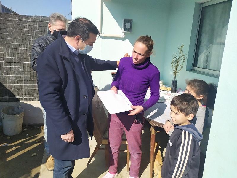 Familia participante del barrio 22 de Mayo recibe las llaves de su vivienda Familia participante del barrio 22 de Mayo recibe las llaves de su vivienda