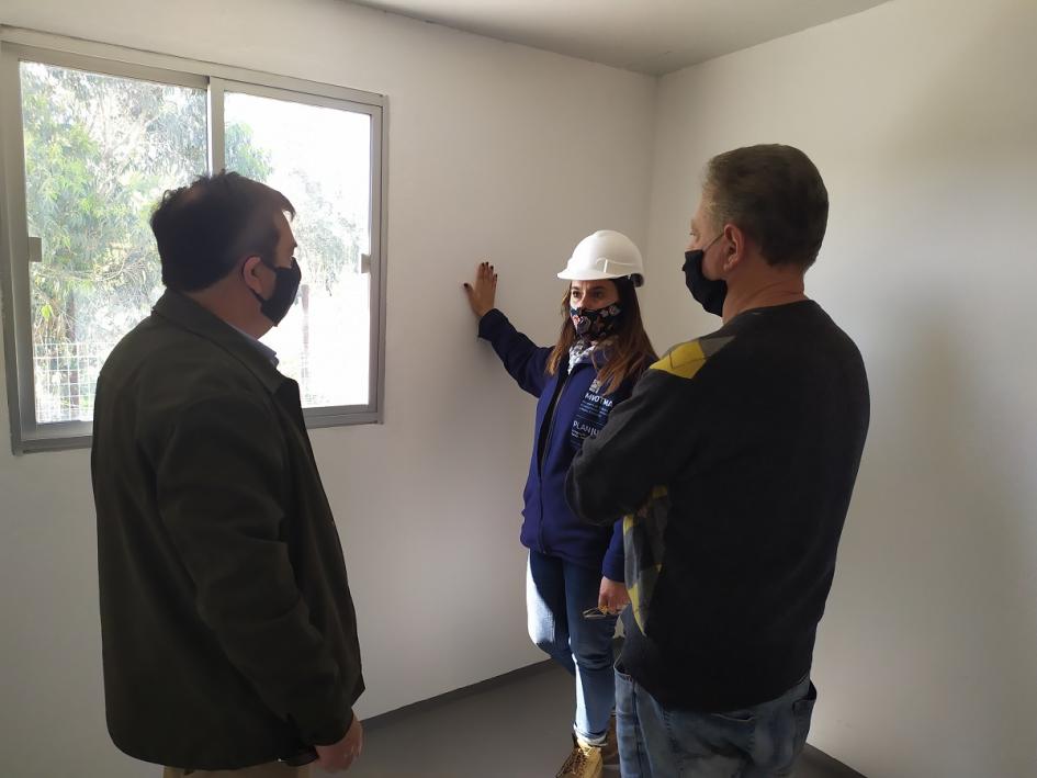 Autoridades del Juntos recorren viviendas en refacción del barrio Talca Autoridades del Juntos recorren viviendas en refacción del barrio Talca