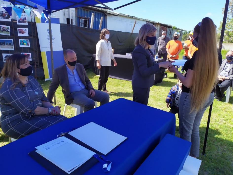 Familias participantes de Marconi reciben las llaves de sus nuevas viviendas en compañía de las autoridades del MVOT y del Juntos