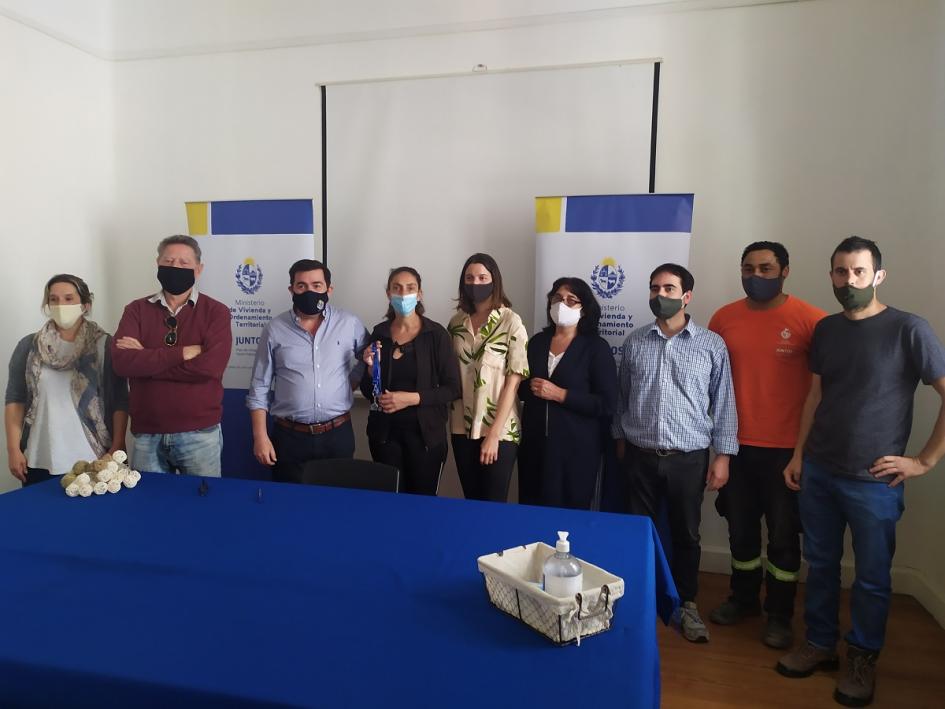 Participante del barrio La Cachimba recibe las llaves de su nueva vivienda Participante del barrio La Cachimba recibe las llaves de su nueva vivienda