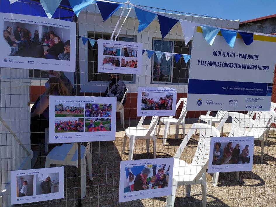 Inauguración de viviendas en el barrio Los Hornos de Montevideo