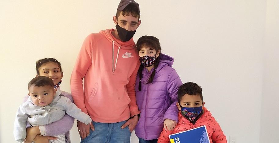 Familia participante del Juntos en su nueva vivienda Familia participante del Juntos en su nueva vivienda