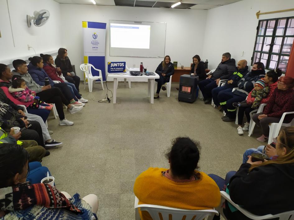 Presentación de proyecto socio-habitacional a familias participantes de Marconi Presentación de proyecto socio-habitacional a familias participantes de Marconi