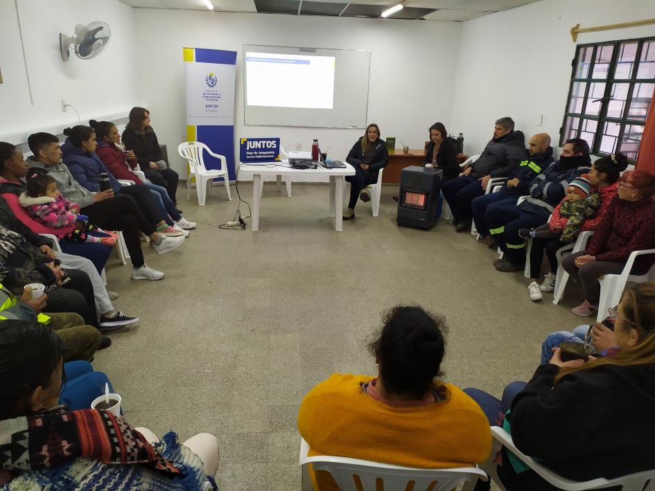 Presentación de proyecto socio-habitacional a familias participantes de Marconi