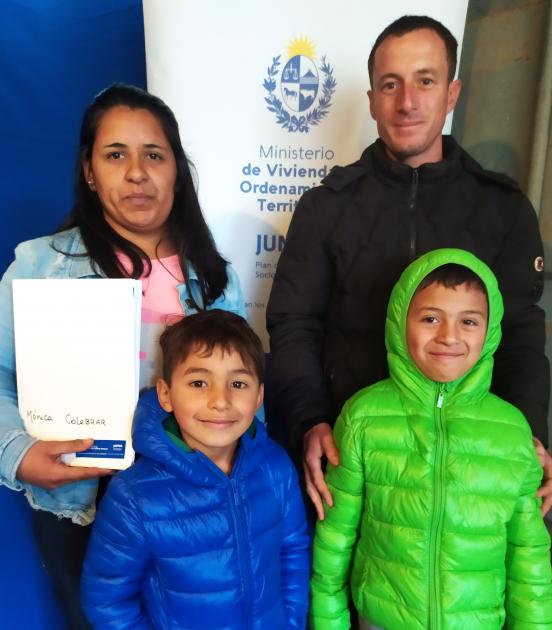 Familia participante del Juntos del barrio Andresito