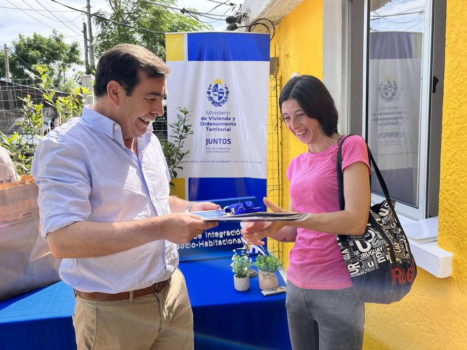 Coordinador general de Juntos en la entrega de llaves en el barrio Talca de Las Piedra