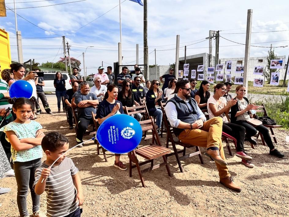 Ceremonia de entrega en el barrio Obelisco de Las Piedras
