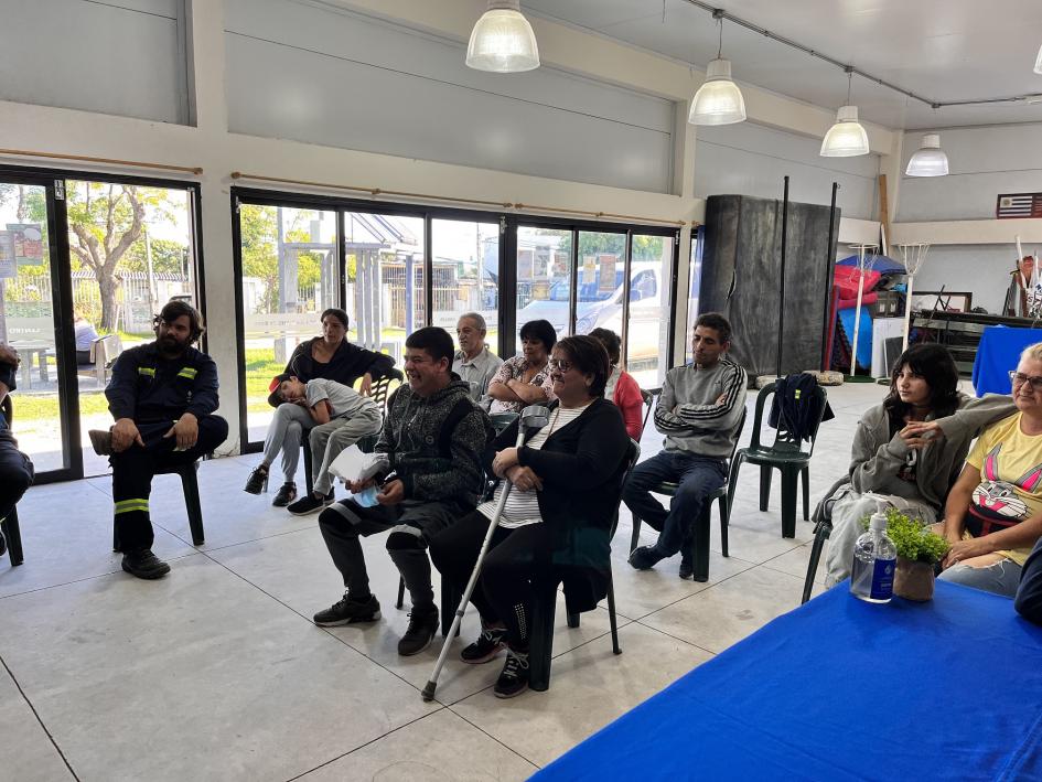 Presentación del proyecto socio-habitacional a familias participantes de Tres Ombúes