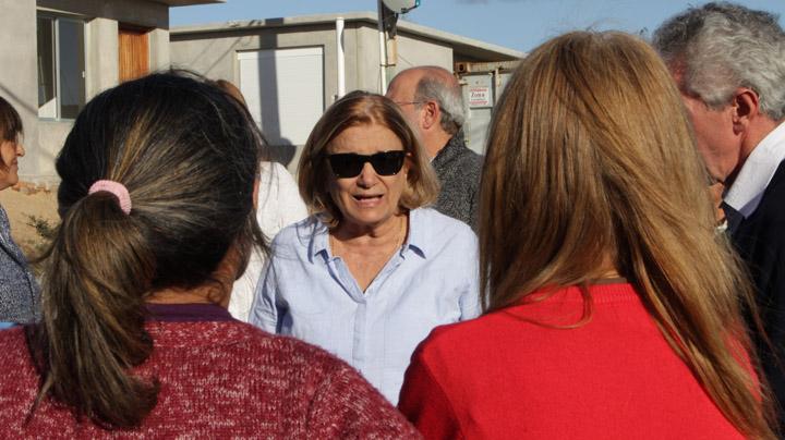 Visita a maldonado Ministra con vecinos
