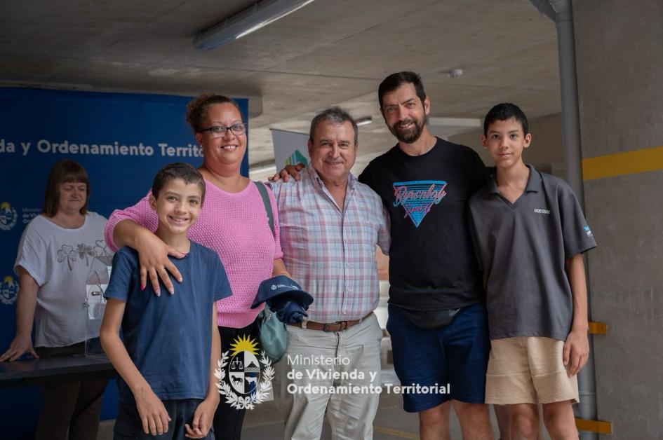 La Blanqueada recibe 54 nuevas familias La Blanqueada recibe 54 nuevas familias