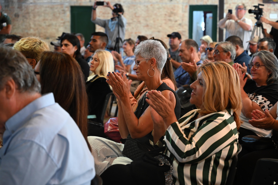 Luego de 20 años, 160 Familias de Colonia recibieron los títulos de su vivienda