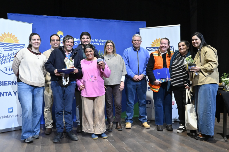 MVOT entregó 28 viviendas en Treinta y Tres con una inversión de 90$ millones